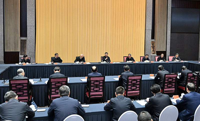 11月30日上午，，，，中共中央总书记、国家主席、中央军委主席习近平在上海主持召开深入推进长三角一体化生长座谈会并揭晓主要讲话。。。